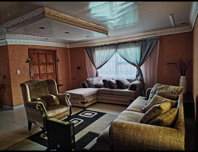 4 BEDROOM HOUSE FOR SALE IN LENASIA SOUTH